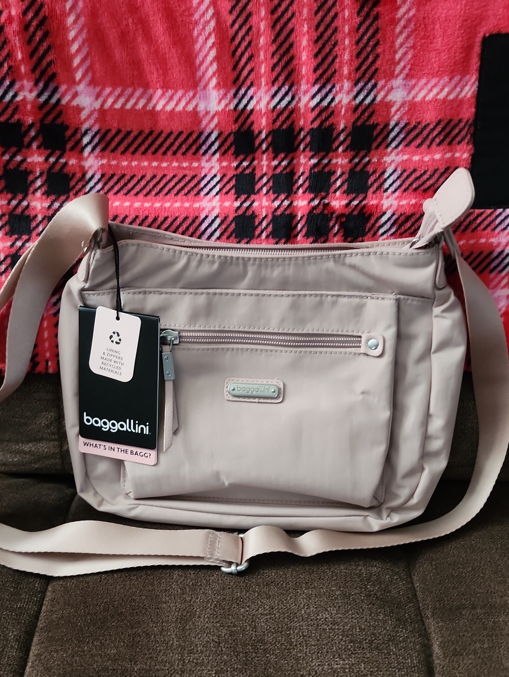 NWT Baggallini Dusty Pink Crossbody Bag with Front Zip Pocket. Inside Wallet